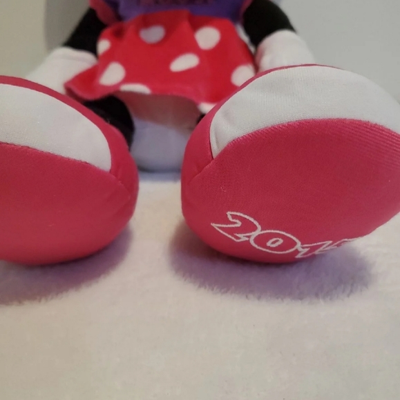 Minnie Mouse - Picture 2 of 5